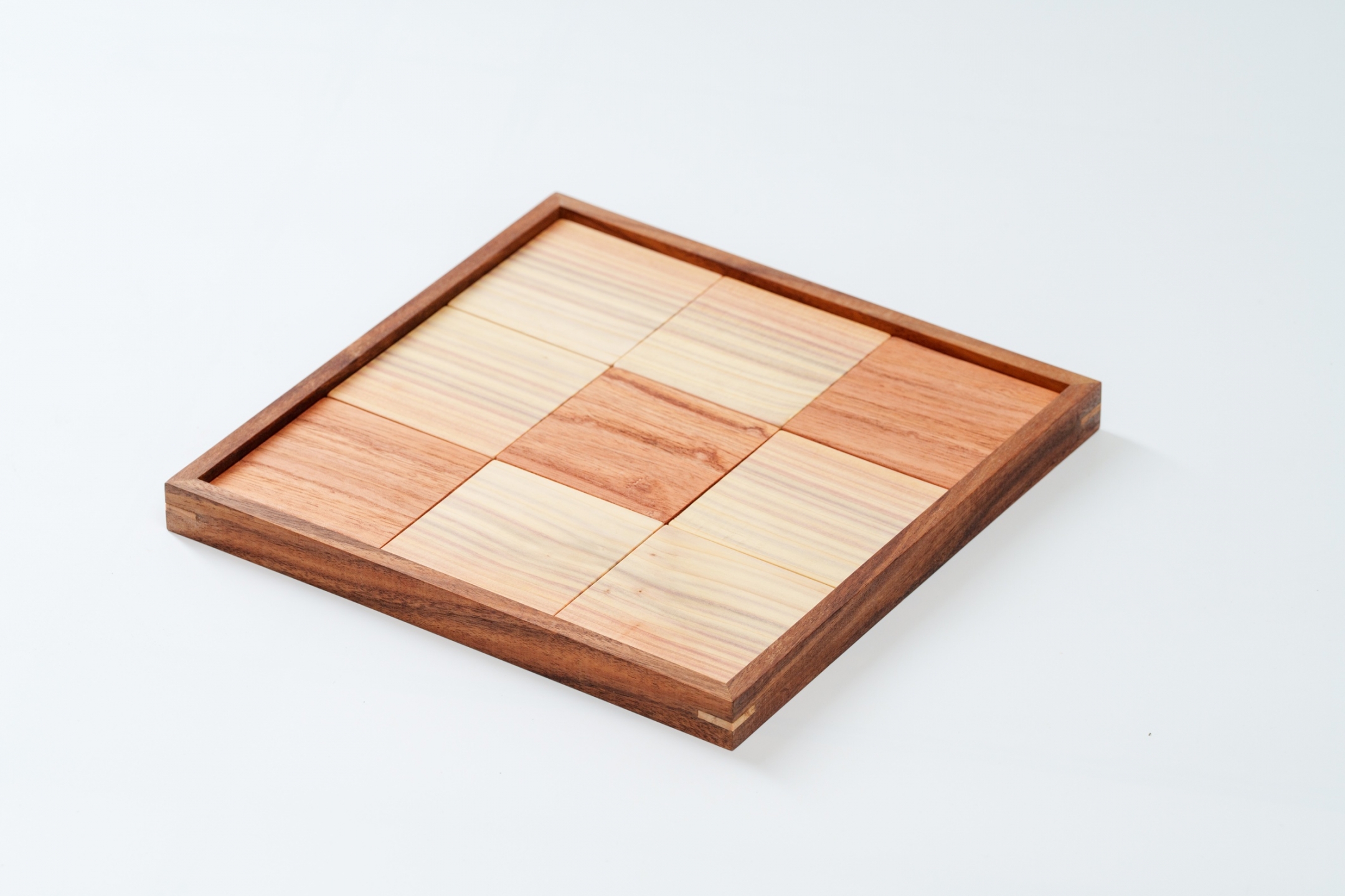 低調的菱格-托盤